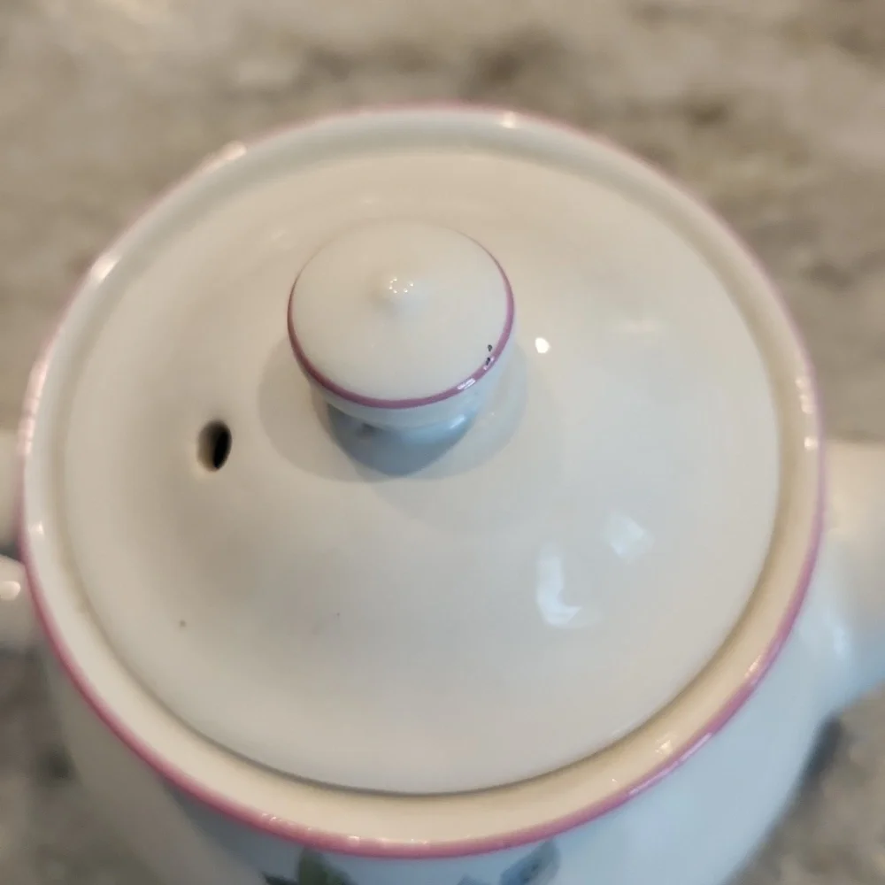 Vintage Sadler Small Three Cup Floral Rose Pattern Teapot with Pink - Picture 6 of 9